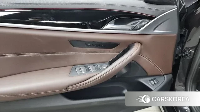 BMW 5 Series (G30) id 3058938 из Кореи 7