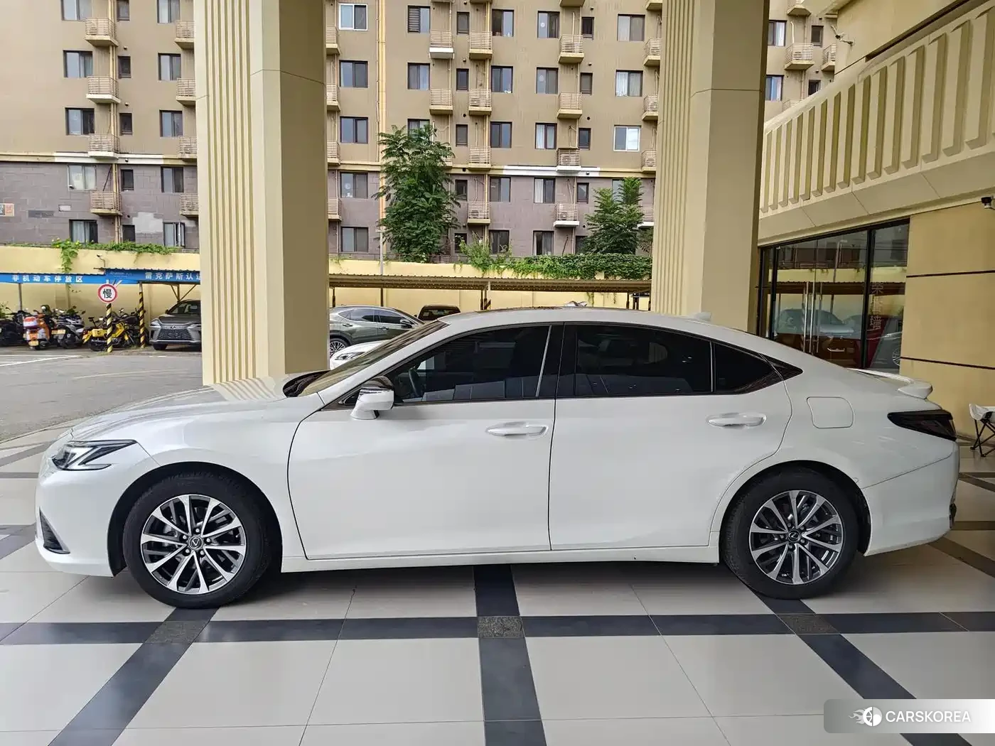 Lexus ES id 4669337 из Китая 7