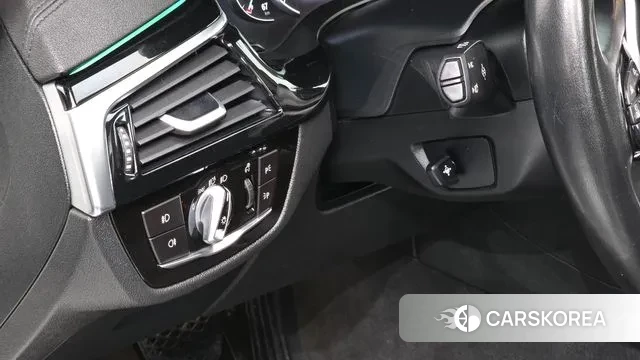 BMW 5 Series (G30) id 3779146 из Кореи 7