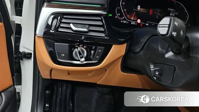 BMW 5 Series (G30) id 3640647 из Кореи 7