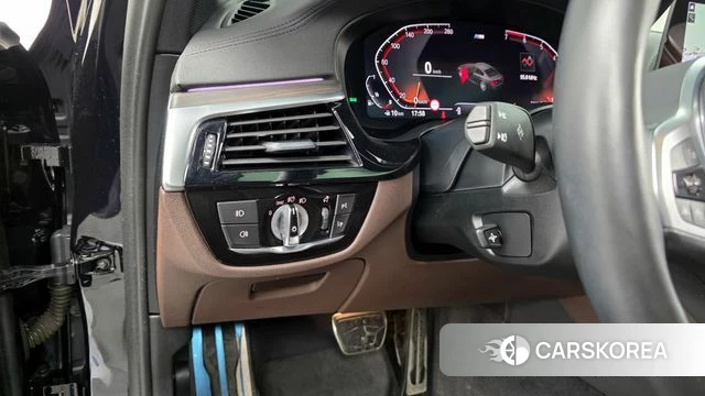 BMW 5 Series (G30) id 3872973 из Кореи 7