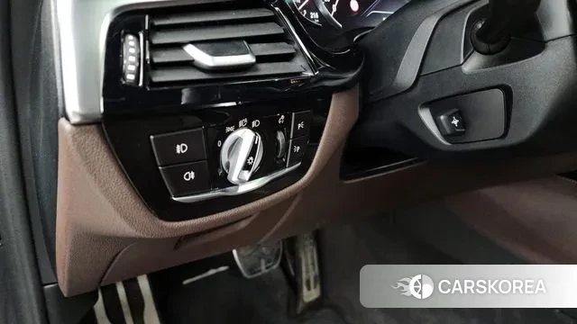 BMW 5 Series (G30) id 3396897 из Кореи 7