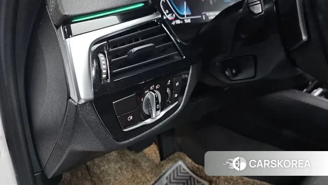 BMW 5 Series (G30) id 3556799 из Кореи 7