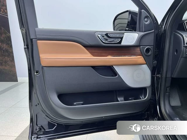 Lincoln Navigator id 4208119 из Китая 7