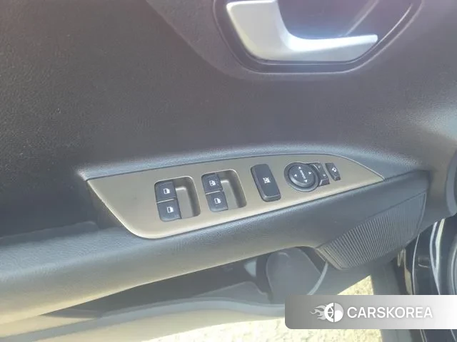 Kia Stonic id 3651608 из Кореи 7