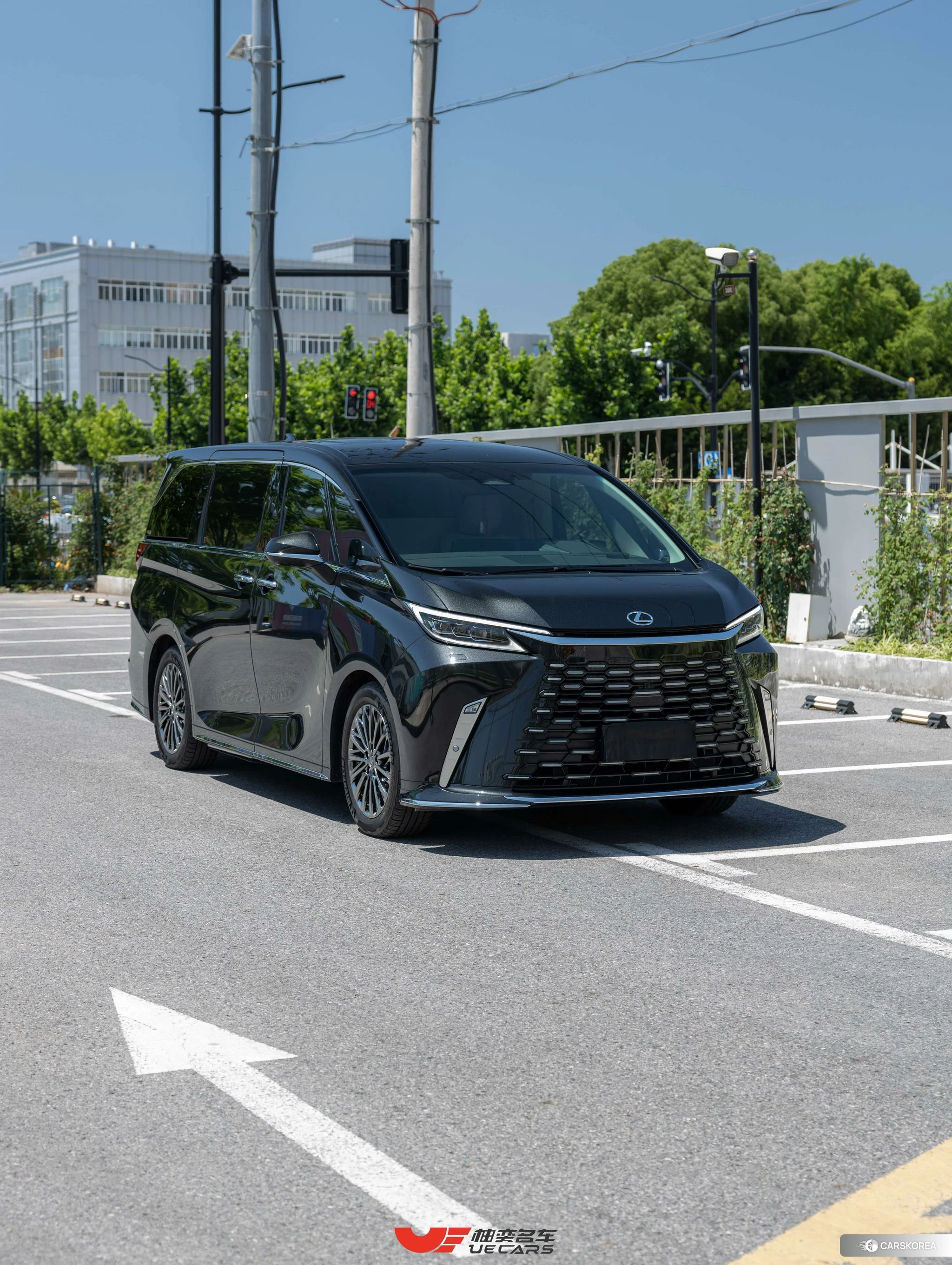 Lexus LM id 4440437 из Китая 7