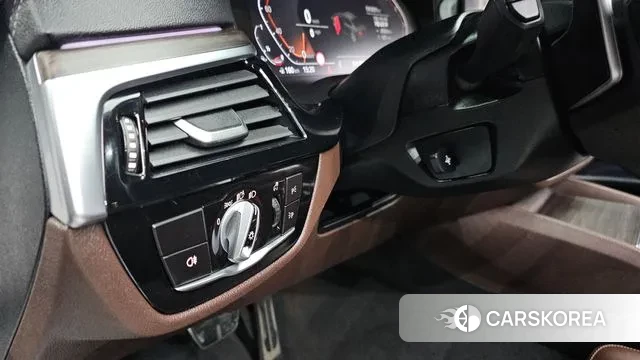 BMW 5 Series (G30) id 3626125 из Кореи 7