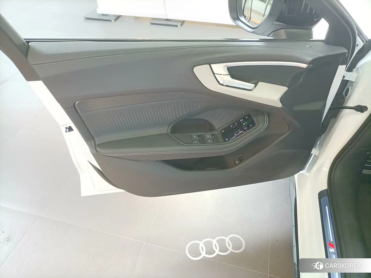 Audi A5L id 4440873 из Китая 7