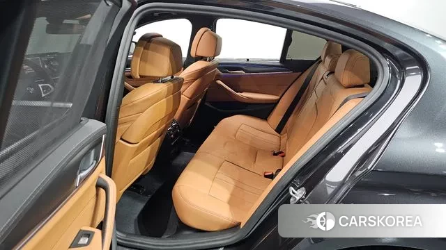 BMW 5 Series (G30) id 3590979 из Кореи 7