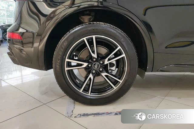 Audi Q5L id 4205683 из Китая 7