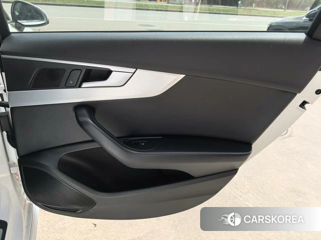 Audi A4L id 4215082 из Китая 7