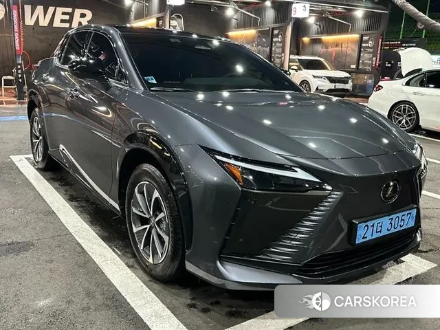 Lexus RZ450e id 3695618 из Кореи 7