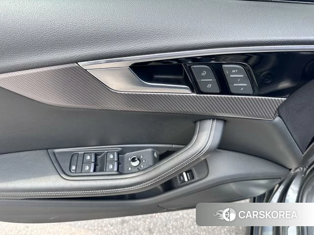 Audi A4L id 4221736 из Китая 7