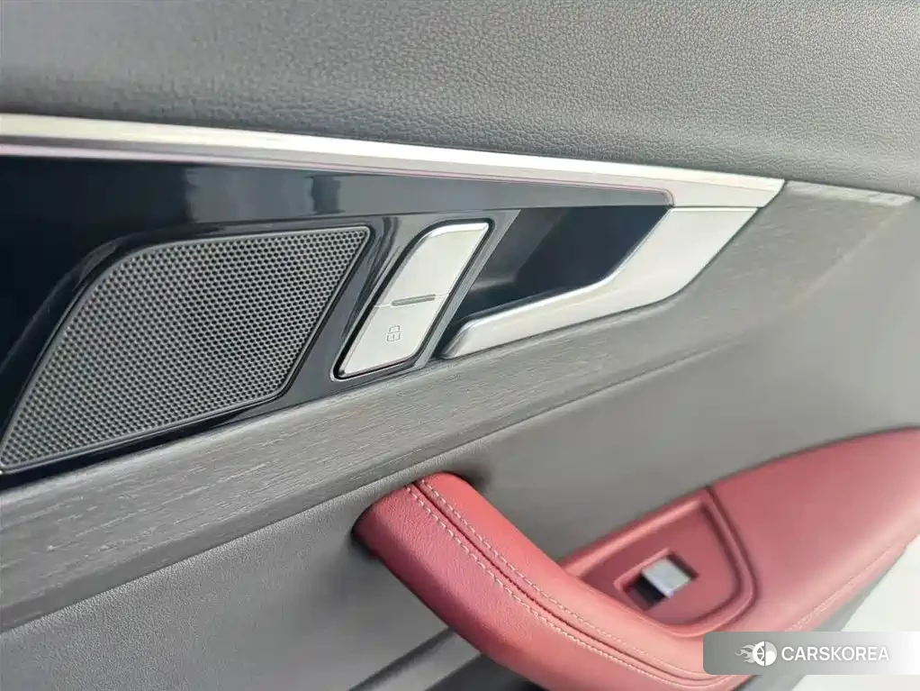 Audi A4L id 4601799 из Китая 7