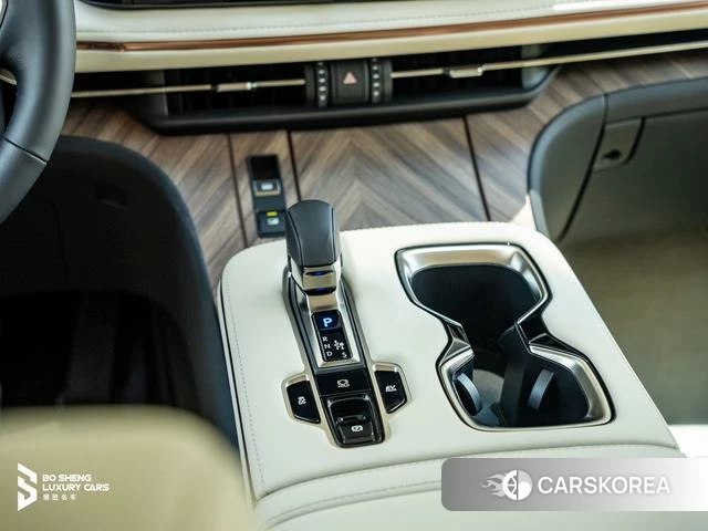 Lexus LM id 4273748 из Китая 7