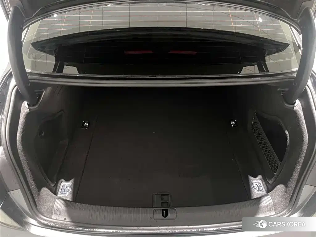 Audi A4L id 4589105 из Китая 7