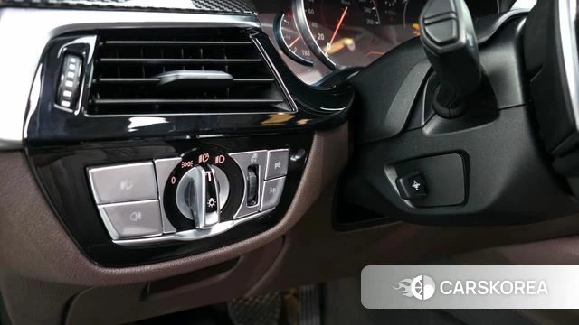 BMW 5 Series (G30) id 3867240 из Кореи 7