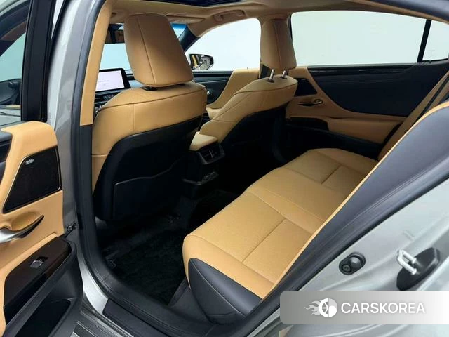 Lexus ES id 4335655 из Китая 7
