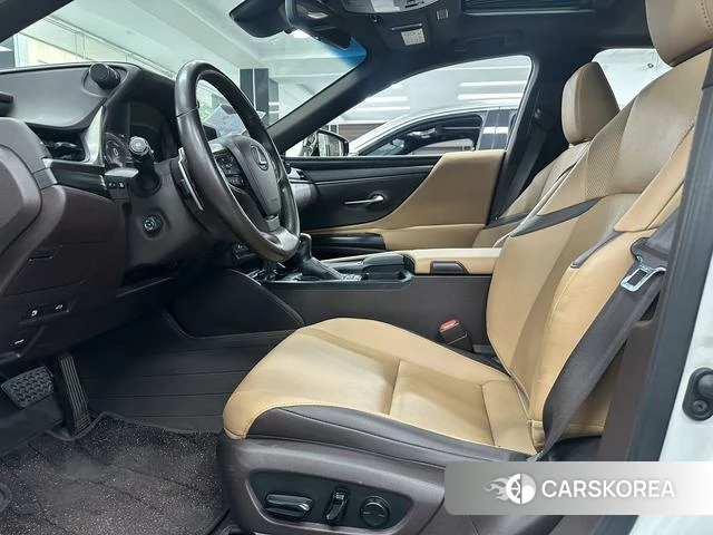 Lexus ES id 4279294 из Китая 7