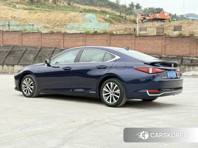 Lexus ES id 4274693 из Китая 7