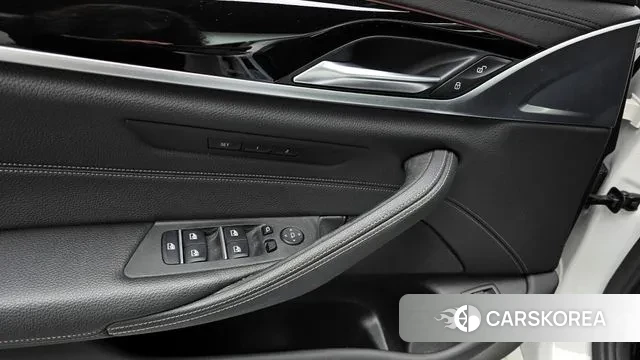 BMW 5 Series (G30) id 3736815 из Кореи 7