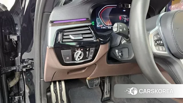 BMW 5 Series (G30) id 3348986 из Кореи 7