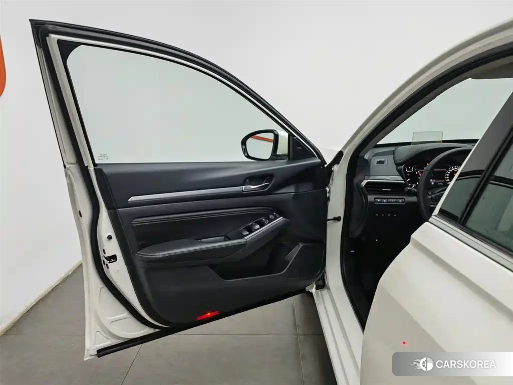 Nissan Altima id 4565435 из Китая 7