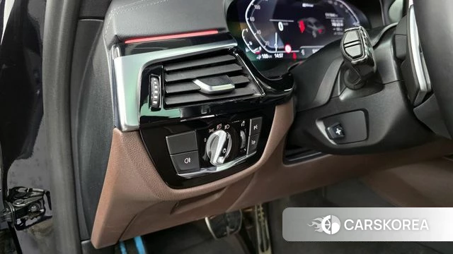 BMW 5 Series (G30) id 3839539 из Кореи 7