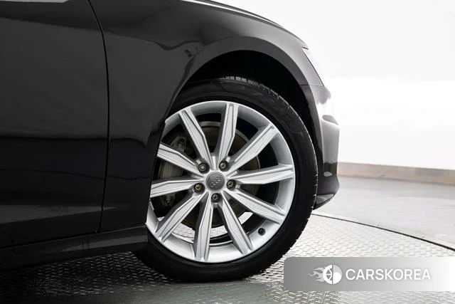 Audi A6L id 4275766 из Китая 7