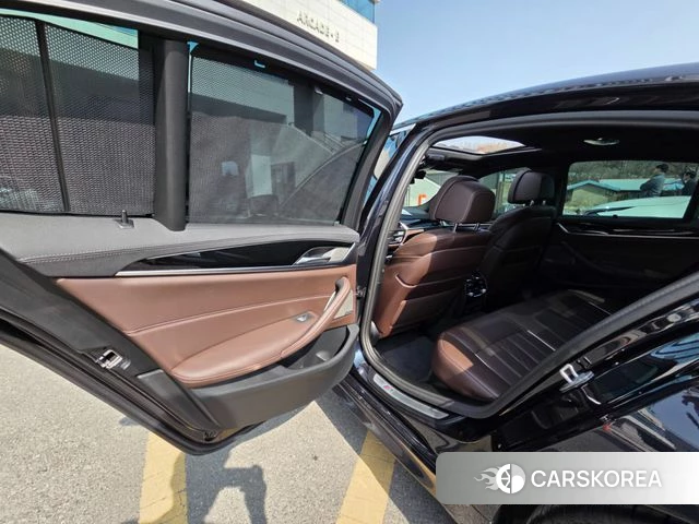 BMW 5 Series (G30) id 3841965 из Кореи 7