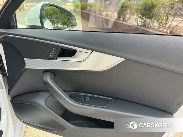 Audi A4L id 4253504 из Китая 7