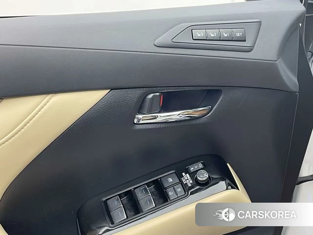 Toyota Elfa id 4265709 из Китая 7