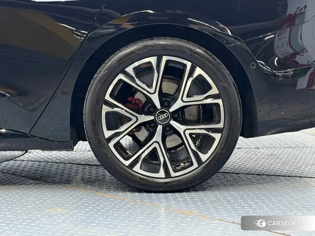 Audi A5L id 4629150 из Китая 7