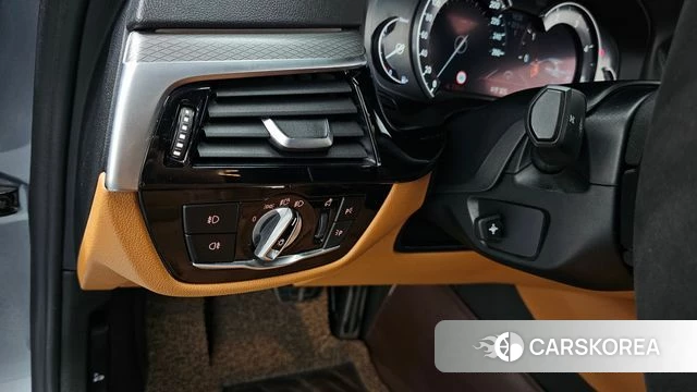 BMW 5 Series (G30) id 3955995 из Кореи 7