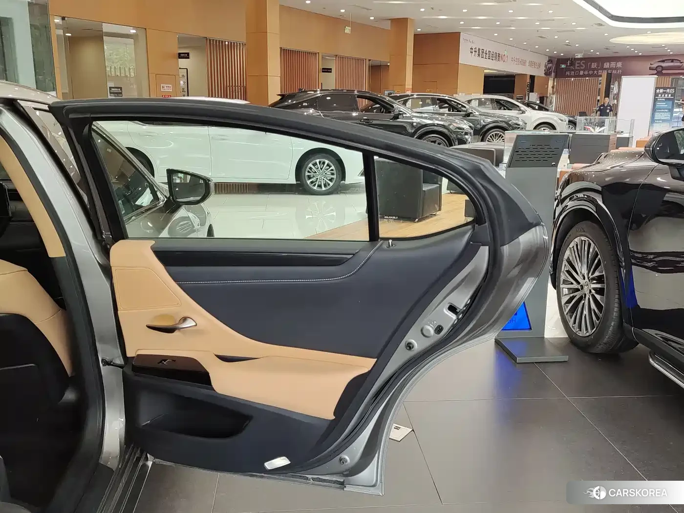 Lexus ES id 4576514 из Китая 7