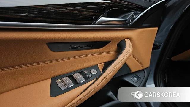 BMW 5 Series (G30) id 3953475 из Кореи 7