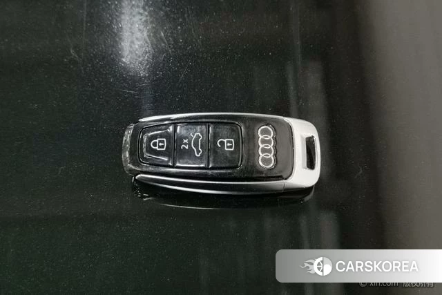 Audi A6L id 4271112 из Китая 7