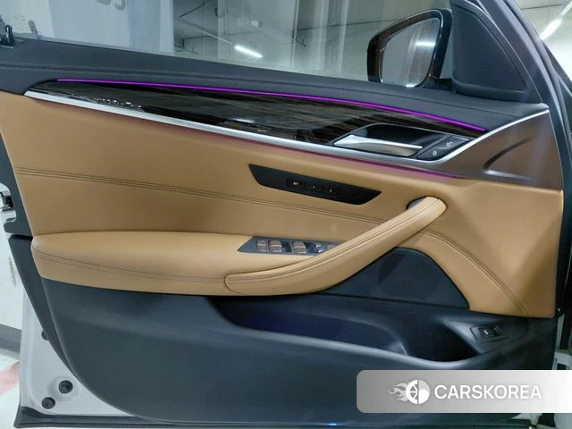 BMW 5 Series (G30) id 3941158 из Кореи 7