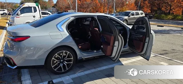 BMW i7 (G70) id 3420430 из Кореи 7