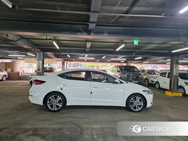 Hyundai Avante AD id 3029345 из Кореи 7