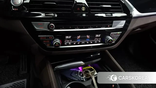 BMW 5 Series (G30) id 3659702 из Кореи 7