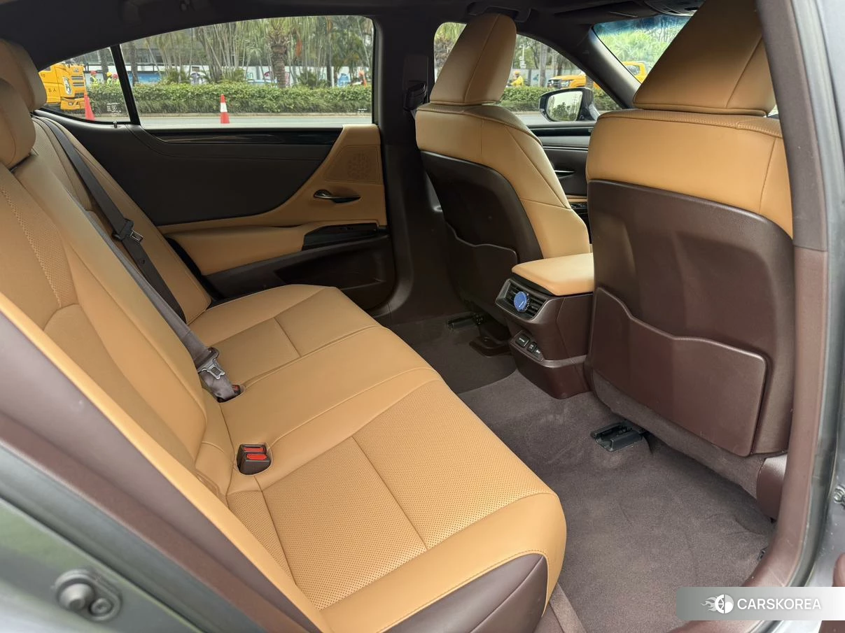 Lexus ES id 4462002 из Китая 7