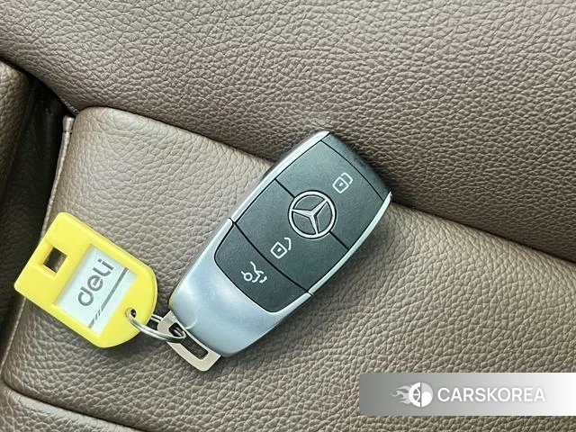 Mercedes-Benz GLB id 4259563 из Китая 7