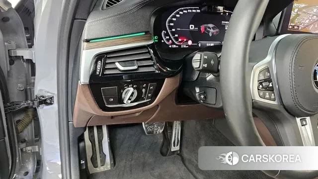 BMW 5 Series (G30) id 3439051 из Кореи 7