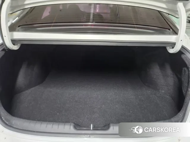 Hyundai Avante (CN7) id 3595775 из Кореи 7