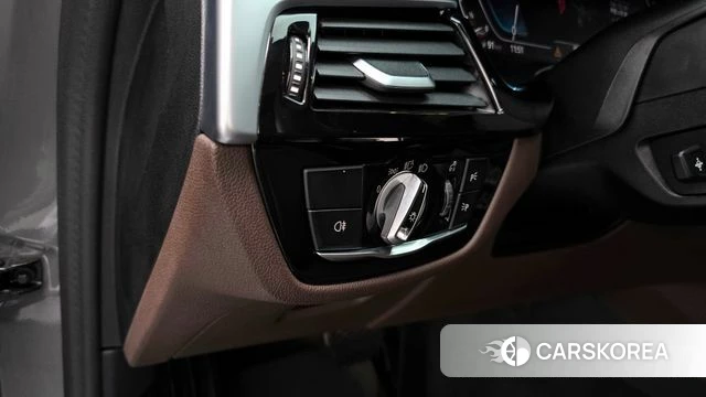 BMW 5 Series (G30) id 4202099 из Кореи 7