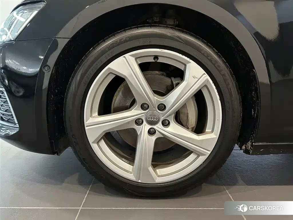 Audi A6L id 4679916 из Китая 7