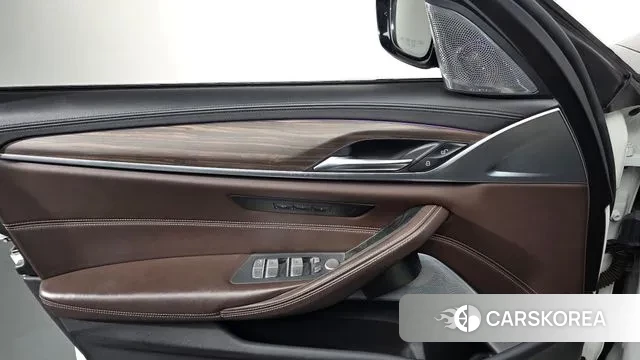 BMW 5 Series (G30) id 3646549 из Кореи 7