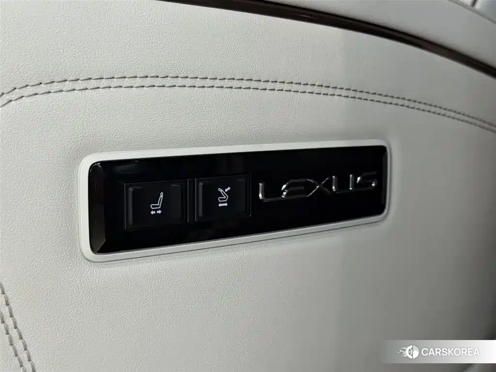 Lexus LM id 4576824 из Китая 7