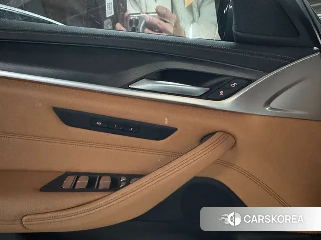 BMW 5 Series (G30) id 3649731 из Кореи 7